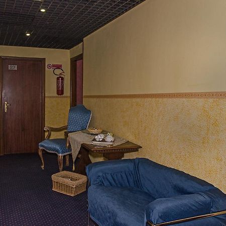 Hotel Rex Лука Екстериор снимка
