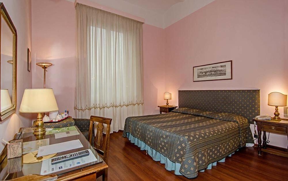 Hotel Rex Лука Екстериор снимка