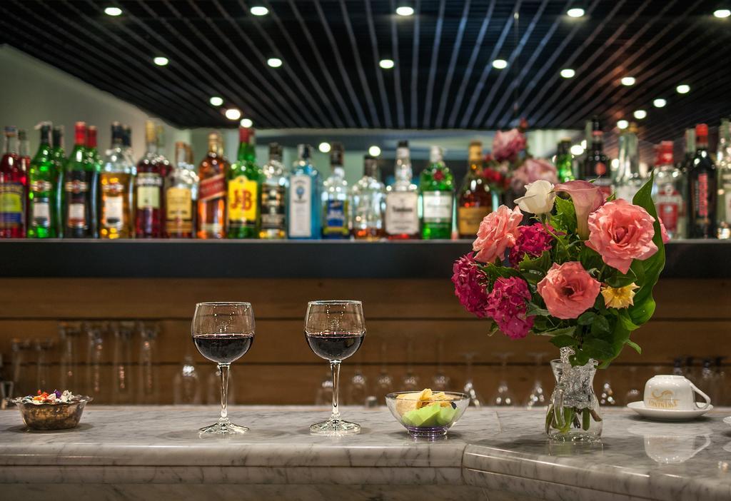 Hotel Rex Лука Екстериор снимка