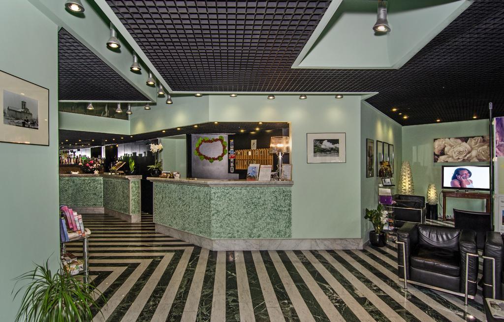 Hotel Rex Лука Екстериор снимка
