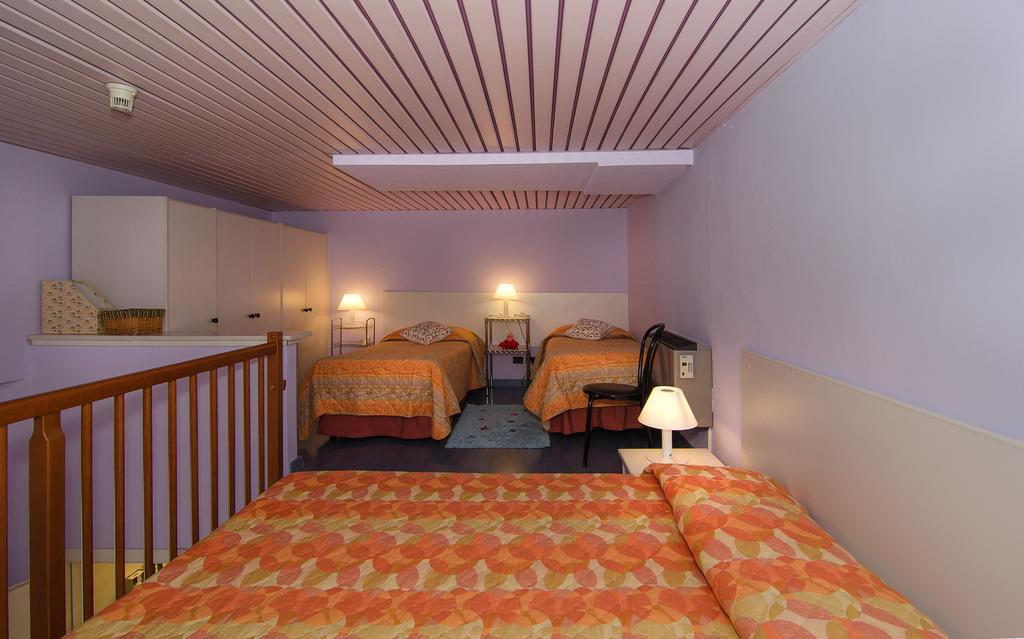 Hotel Rex Лука Екстериор снимка