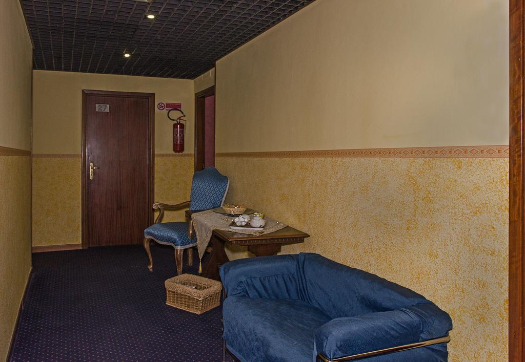 Hotel Rex Лука Екстериор снимка