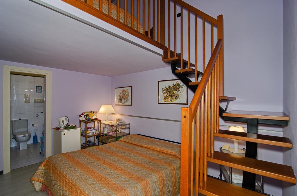 Hotel Rex Лука Екстериор снимка