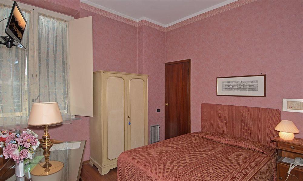 Hotel Rex Лука Екстериор снимка