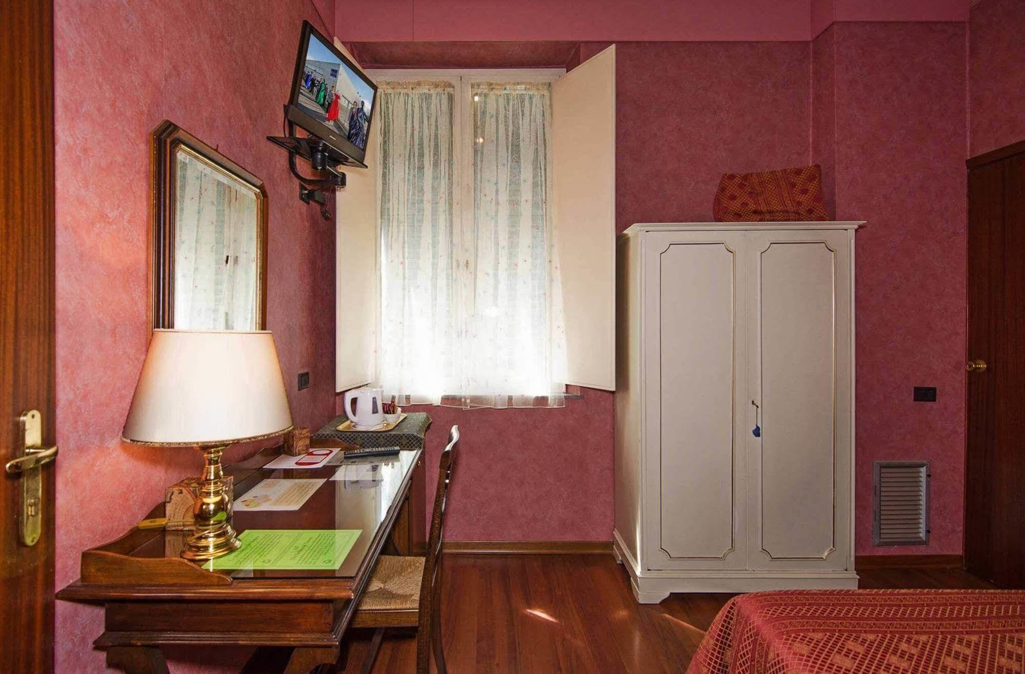Hotel Rex Лука Екстериор снимка