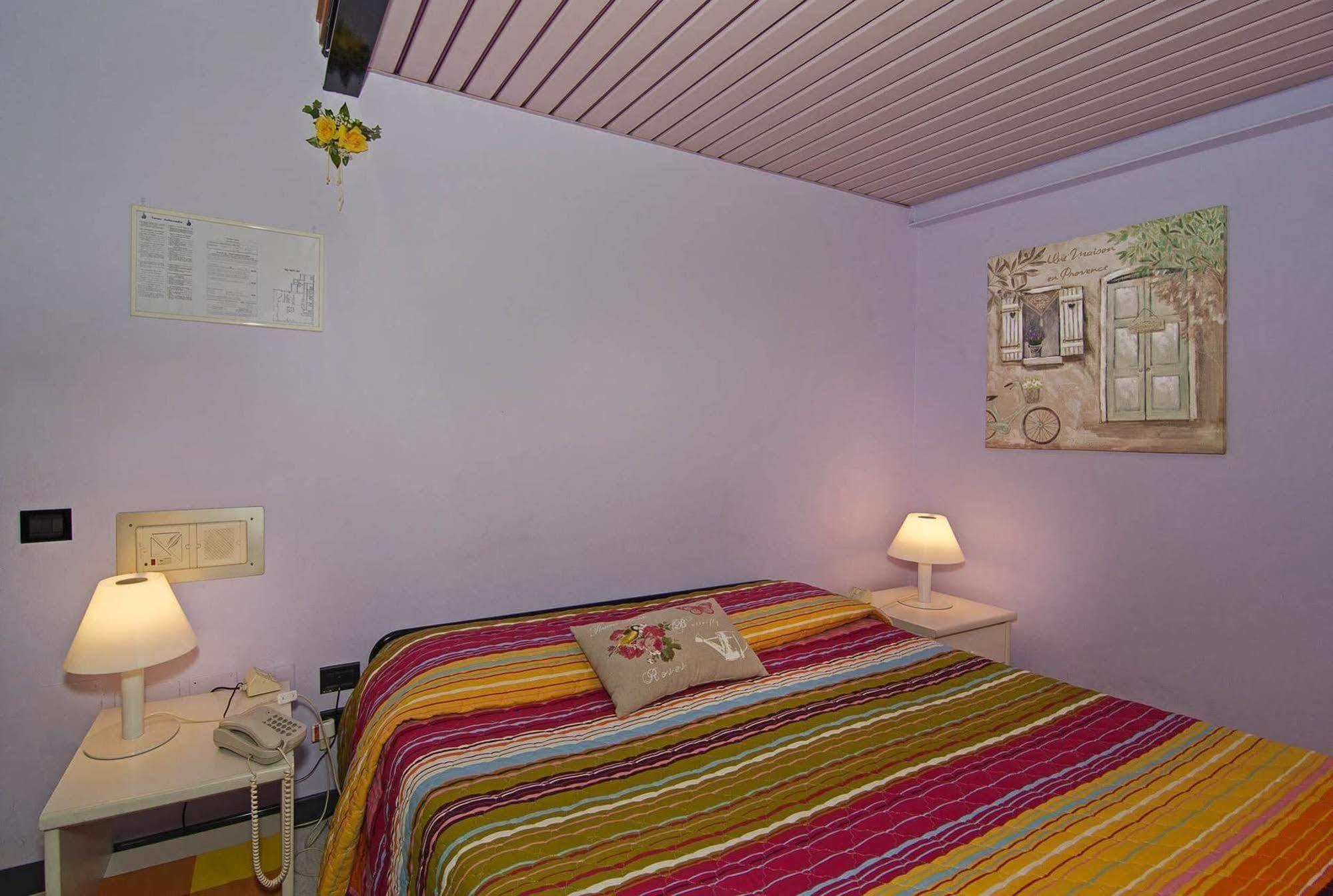 Hotel Rex Лука Екстериор снимка